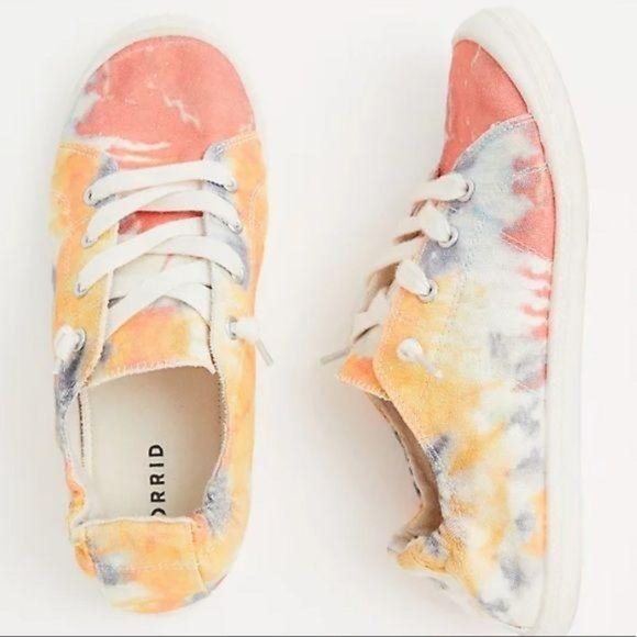 Torrid RILEY - MULTI TIE-DYE RUCHED SNEAKER (WW) - Picture 3 of 5